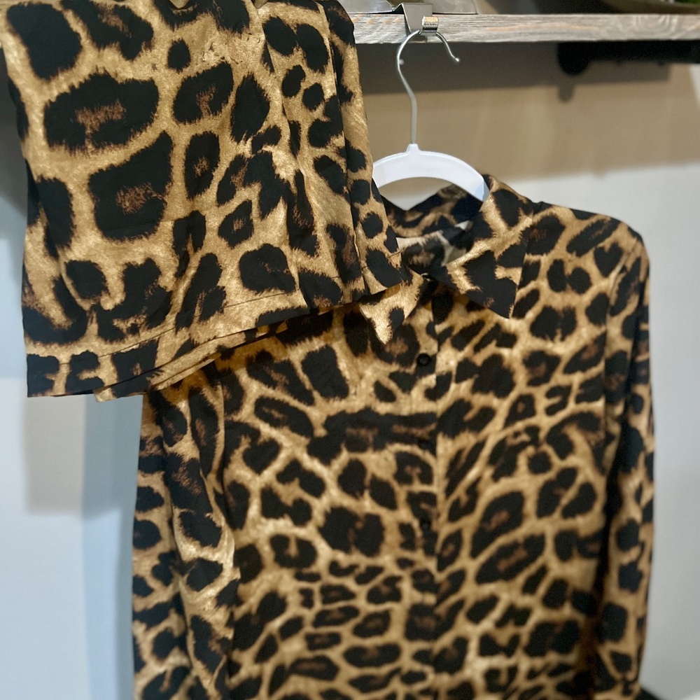 🤍 Leopard print button down coordinated set - Picture 3 of 4